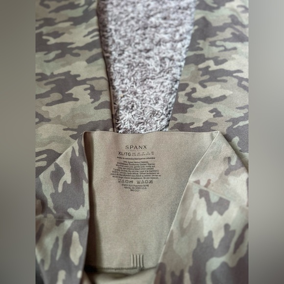 Women’s Spanx Look At Me Now Leggings Green Camo Size XL - Picture 7 of 7